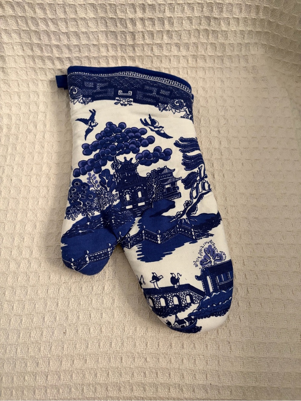 Kay Dee Designs For A Well Dressed Kitchen Blue Willow Pot Holder & Oven Mitt - Picture 6 of 8